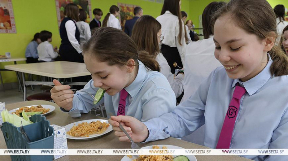 С 1 сентября все школы страны перейдут на новые условия организации питания учащихся.