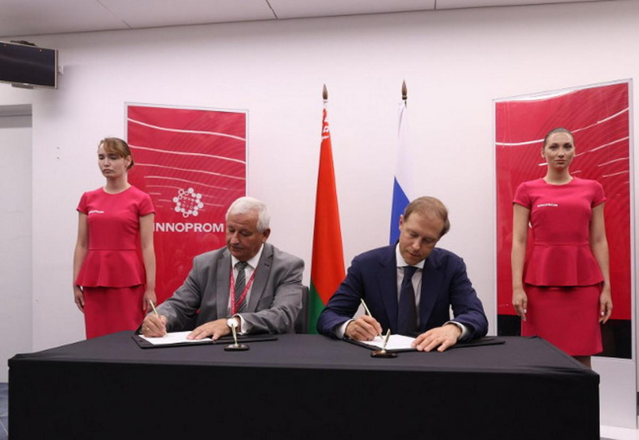 Стратегически важные документы о взаимодействии Беларуси и России подписаны в Екатеринбурге.