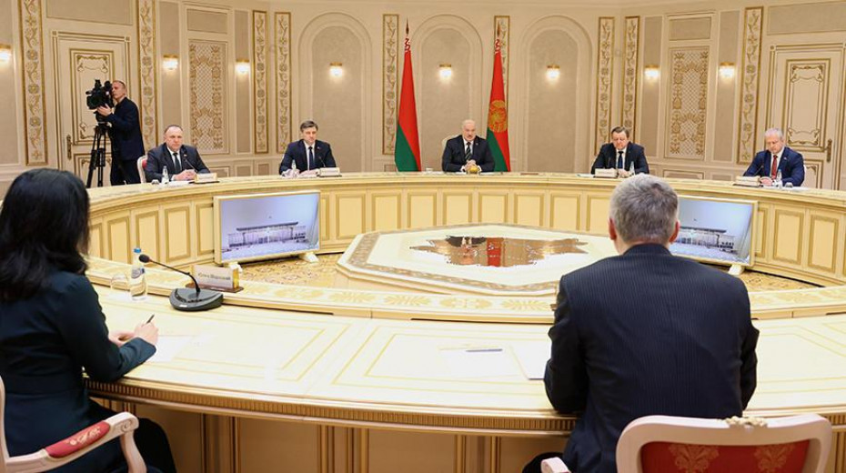 Лукашенко: нужно найти возможности без лишних посредников выстроить логистику с Камчаткой.