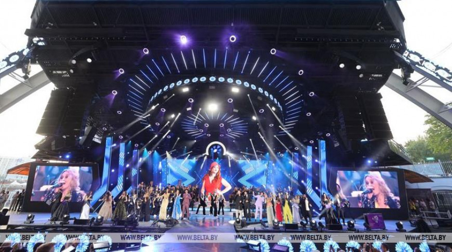 Казахстан лидирует по результатам первого дня песенного конкурса на 
