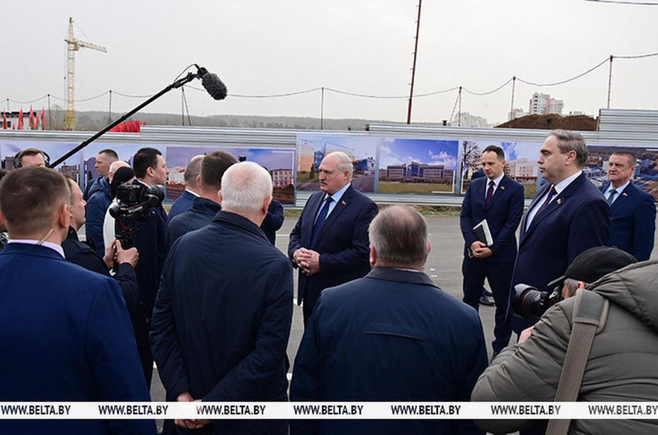 Лукашенко посещает с рабочей поездкой Гродно.