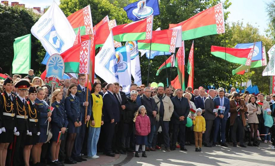 «Когда мы едины, мы непобедимы». В День народного единства в Гродно прошел областной слет патриотических клубов (+видео)