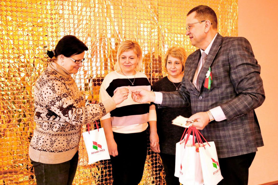 Жители Щучинщины продолжают активно присоединяться к общественному объединению «Белая Русь».