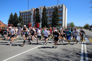 В рамках празднования Дня Победы в Щучине прошёл традиционный районный легкоатлетический пробег «Щучинская десятка»