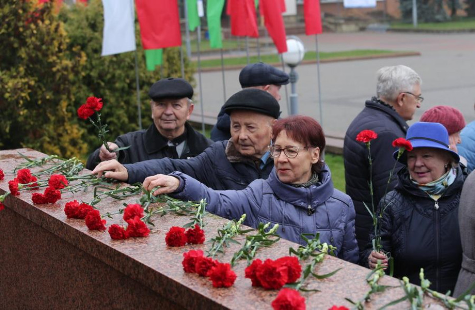 В Щучине прошёл митинг, посвящённый 105-й годовщине Октябрьской революции