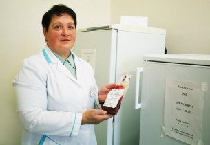 В преддверии Всемирного дня донора крови поговорили с медсестрой кабинета трансфузиологии Щучинской ЦРБ Людмилой Курса.
