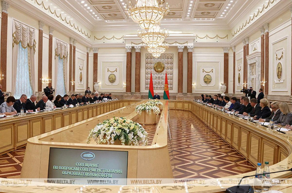 Серьезный разговор после работы над ошибками. Александр Лукашенко собрал большое совещание по образованию.