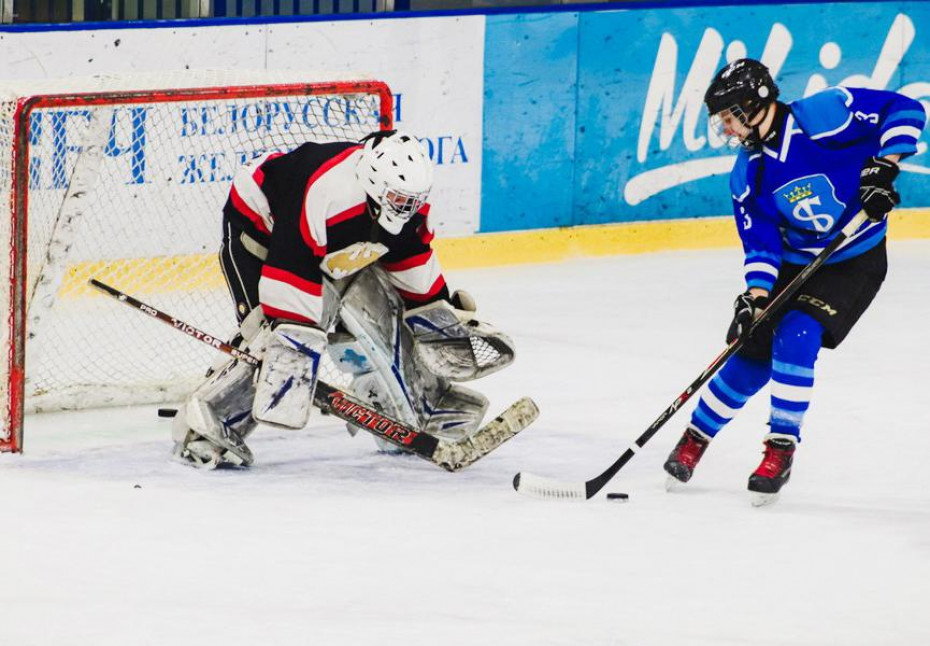 Орлевская хоккейная команда «Орлята» вернулась из Лиды, где в старшей возрастной группе выиграла областные соревнования среди детей и подростков по хоккею «Золотая шайба».